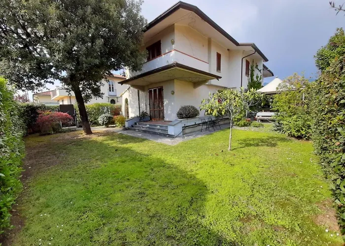 Accogliente Villetta Bi-Familiare