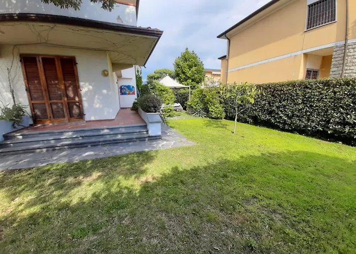 Accogliente Villetta Bi-Familiare